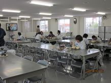 昼食風景1 尼崎工場食堂にて