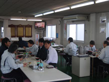 昼食風景4 本社食堂にて